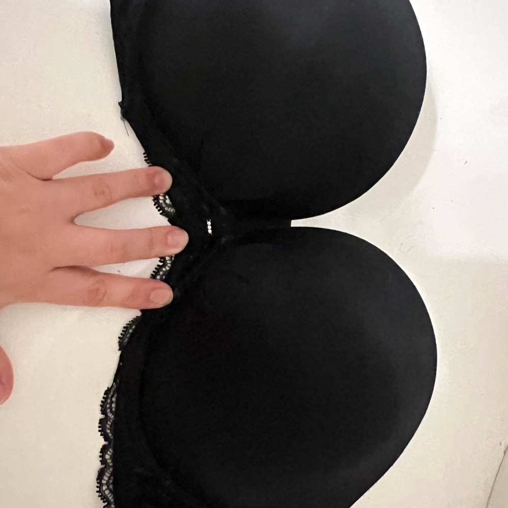 Victoria’s Secret strapless bra